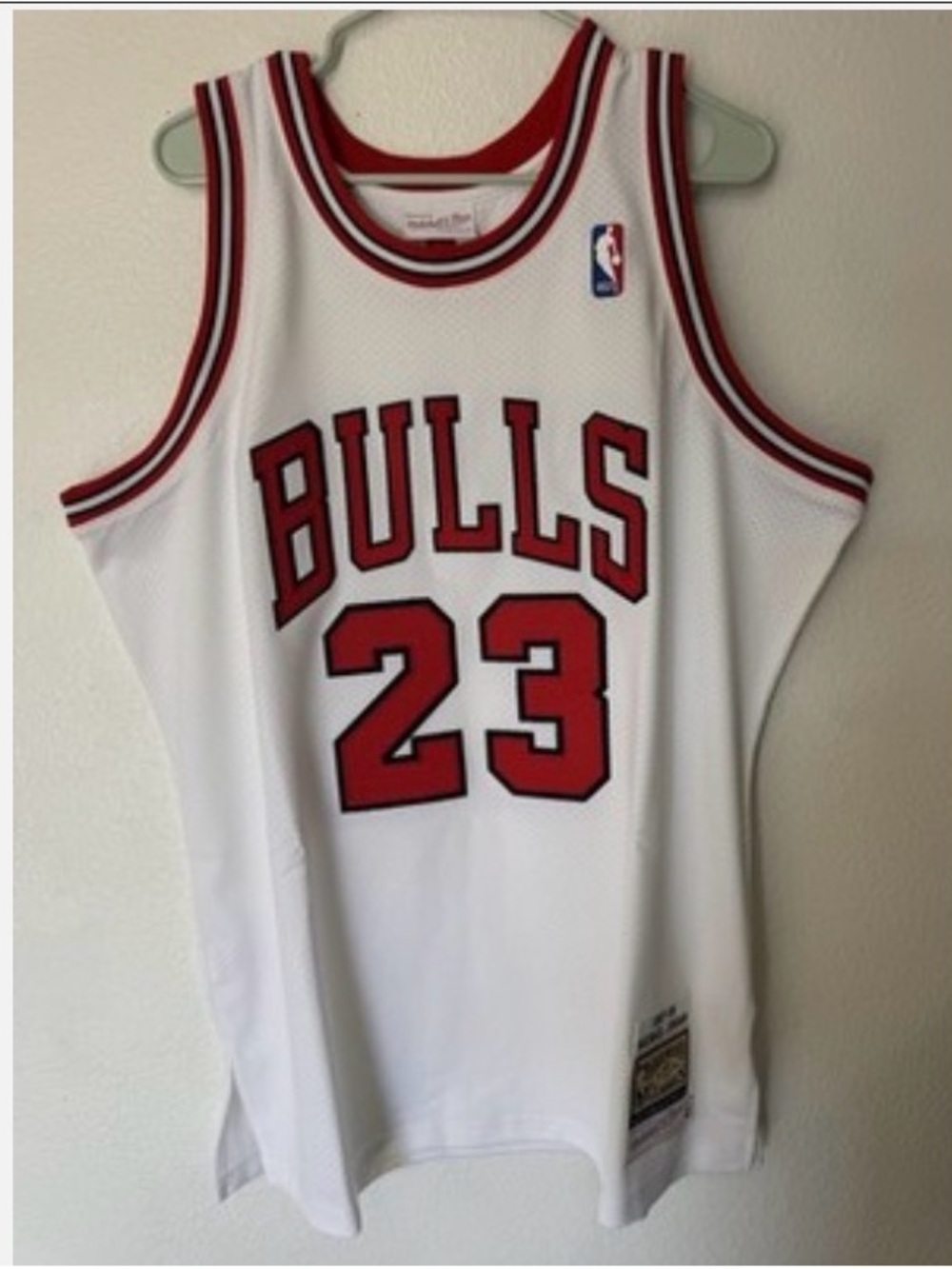 Mitchell & Ness White and Red Bulls #23 Jordan Jersey Large Men’s